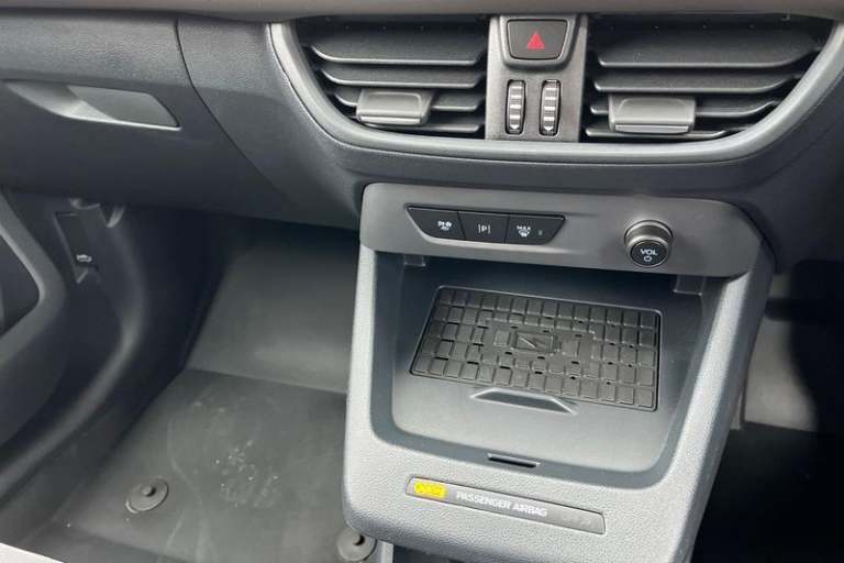 2025 Ford E-Transit Courier Limited AUTO 43kWh 136PS FWD 1 Speed Automatic Panel Van Electric Aut...