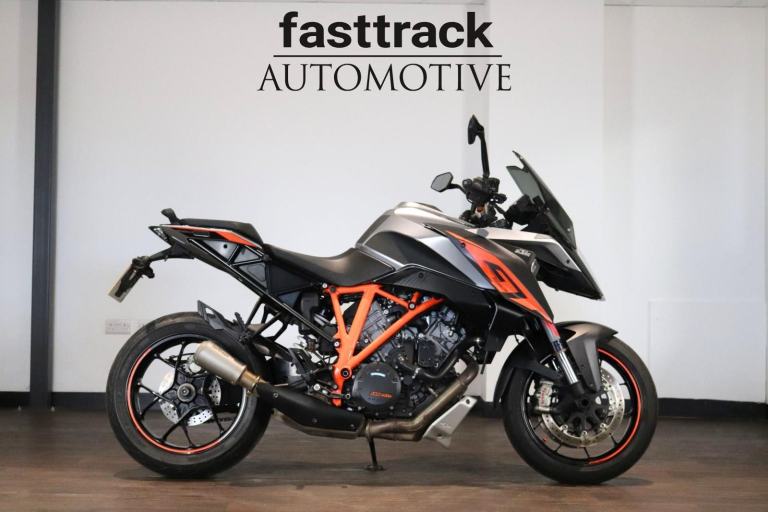 KTM 1290 Superduke GT 2017 - AKRAPOVIC EXHAUST - FULL SERVICE HISTORY 