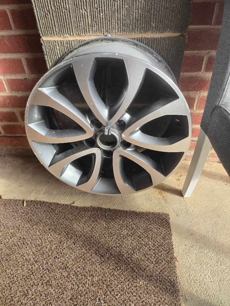 Alloy wheel removed from Nissan Juke