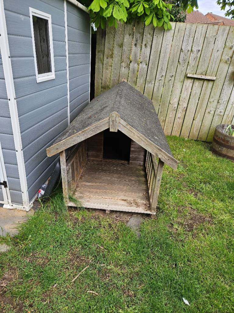 Dog kennel *free*