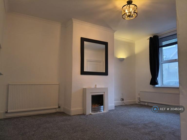 2 bedroom house in Quarmby Road, Huddersfield, HD3 (2 bed) (#3048345)