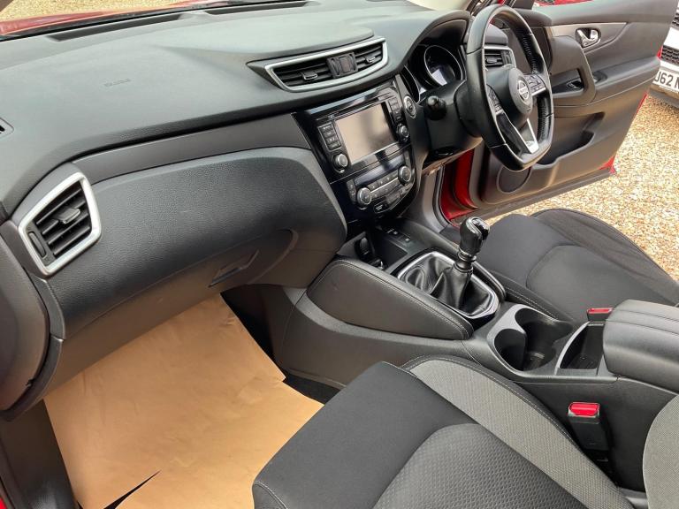 2018 Nissan Qashqai 1.3 DiG-T N-Connecta 5dr HATCHBACK PETROL Manual