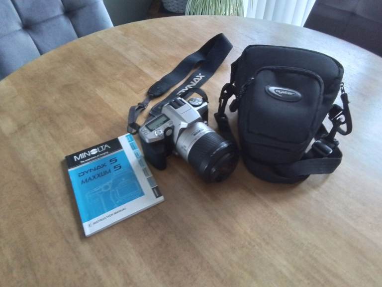Minolta Dynax 5 Maxxum 5 Film Camera with Bag and Manual