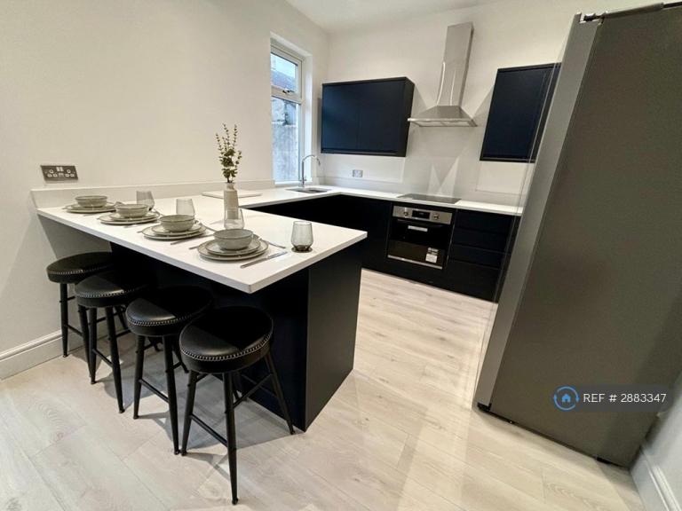 5 bedroom house in St. Mary's Road, London, E10 (5 bed) (#2883347)