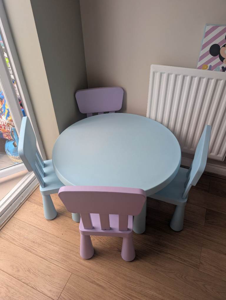 IKEA MAMMUT children's indoor / outdoor pale blue plastic table and four chairs