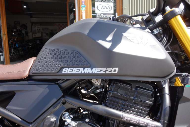 Moto Morini Seiemmezzo Scrambler 2025