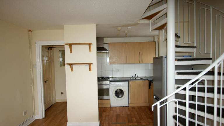 First Floor Split Level 1 Bed Flat in Gated Development…5 Mins Walk to Upton Park Tube