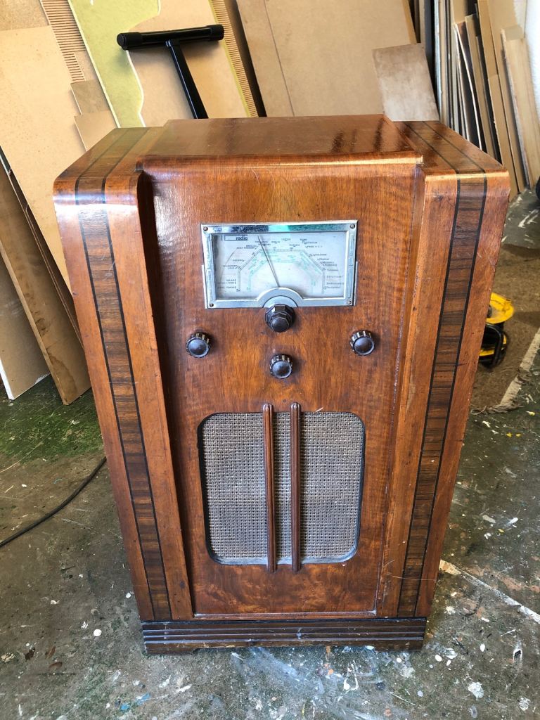 Vintage Ambassador valve radio.