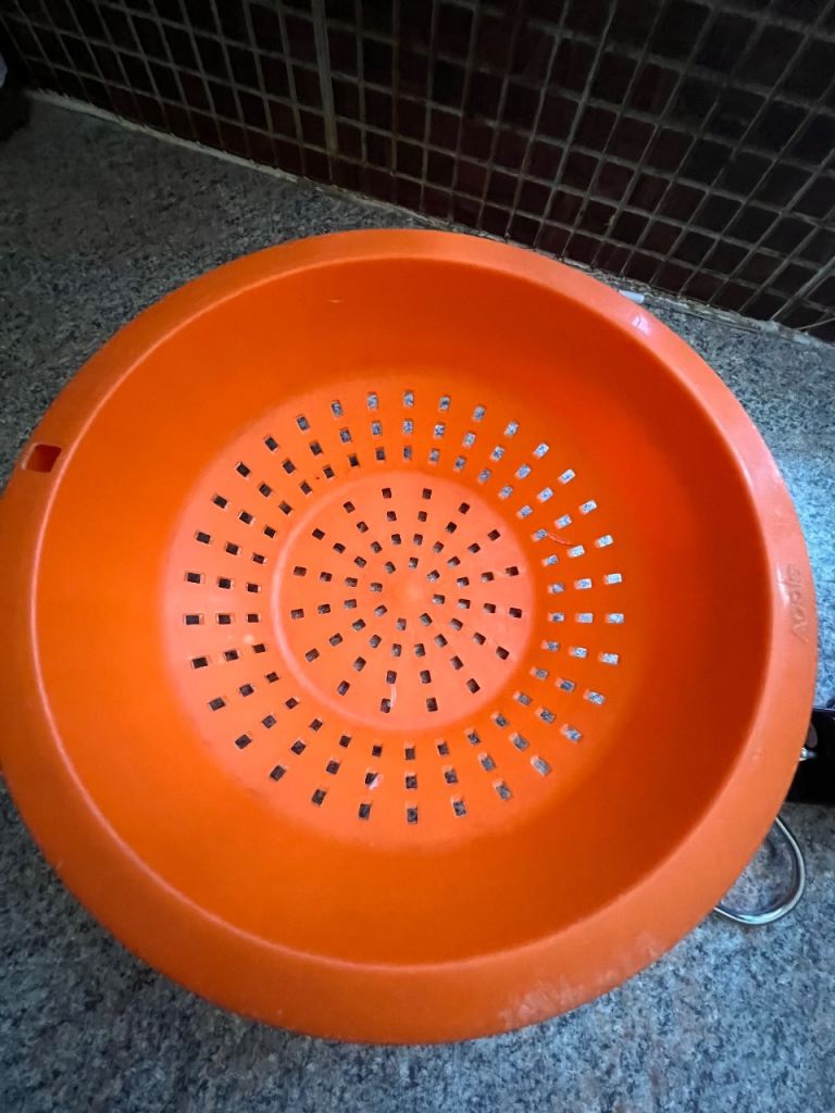 Addis Plastic colander /basket 
