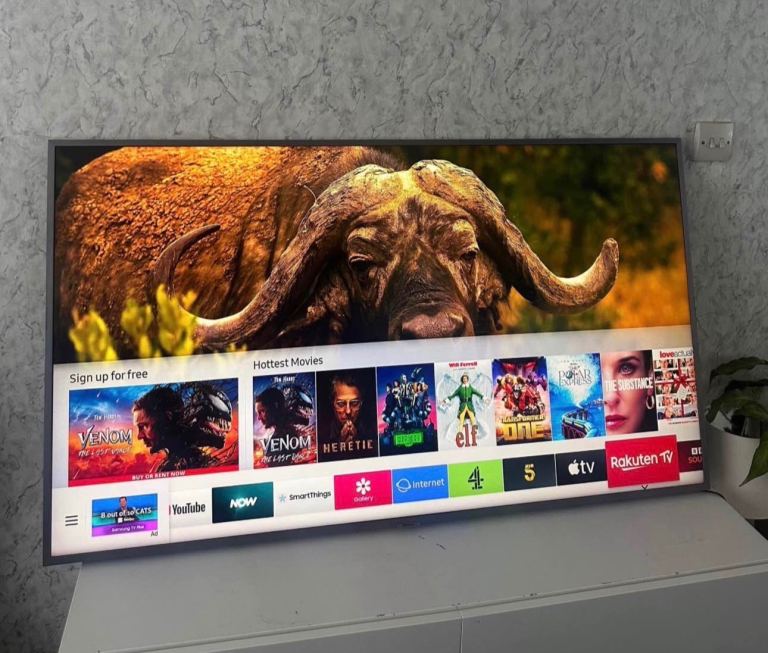 49” QLED Samsung Smart 4K Qled tv Wall Mount included Excellent condition