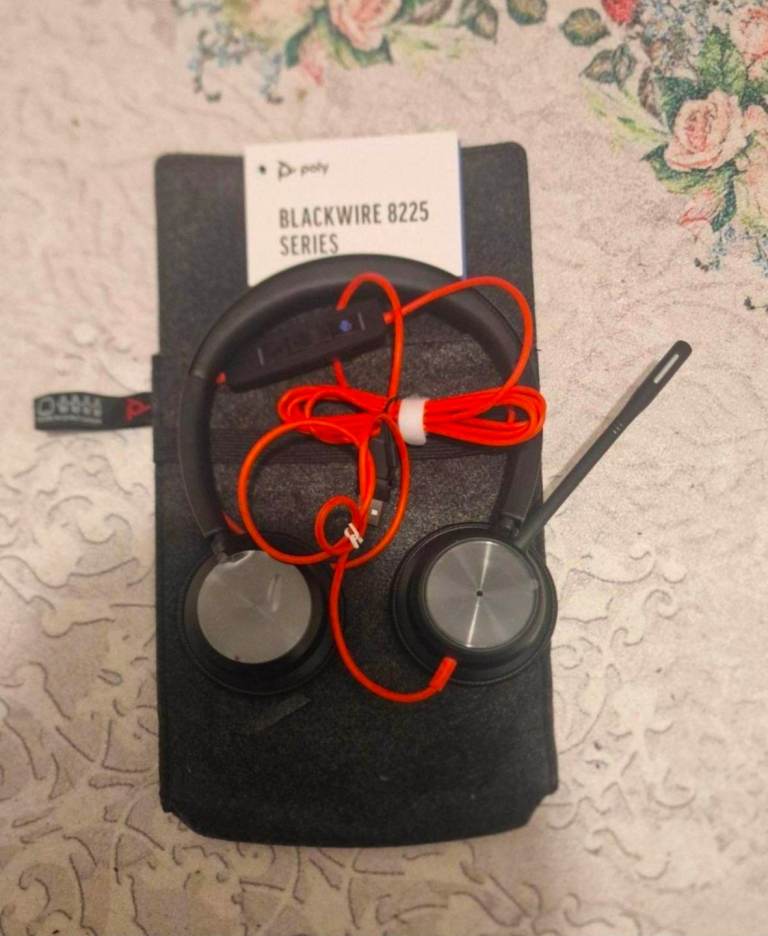 BLACKWIRE 8255 Series Headphone
