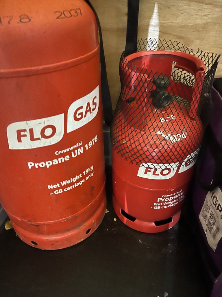FLO GAS Propane Bottles - 19kg and 6kg- Empty