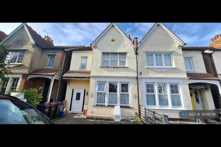 4 bedroom house in Carisbrooke Road, Westcliff-On-Sea, SS0 (4 bed) (#2939736)