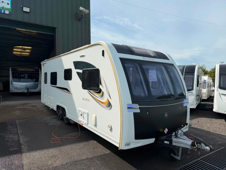 2017 LUNAR ALARIA TS - 4 BERTH CARAVAN 