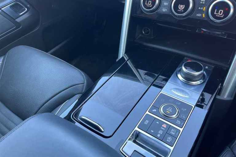 2018 Land Rover Discovery 3.0 TD V6 HSE Luxury SUV 5dr Diesel Auto 4WD Euro 6 (s/s) (258 ps) SUV ...