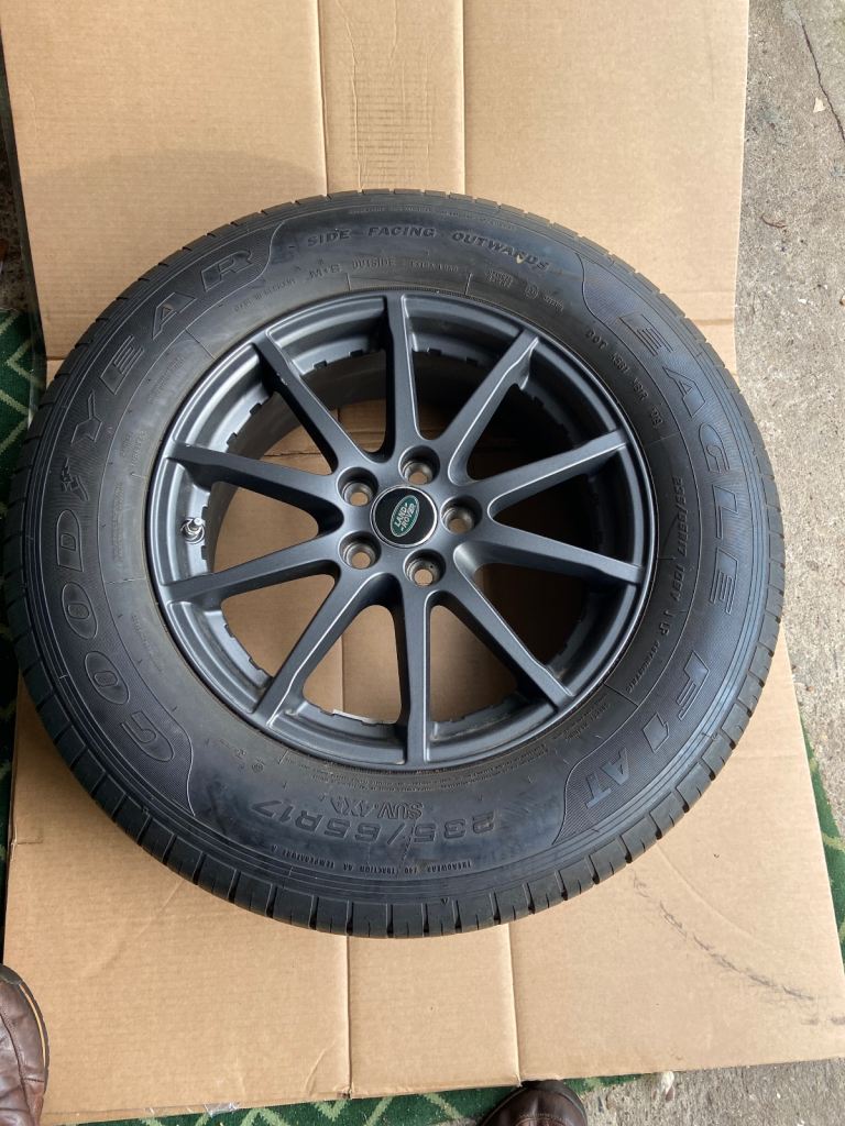 Range Rover Evoque 2020 Wheel and Goodyear tyre