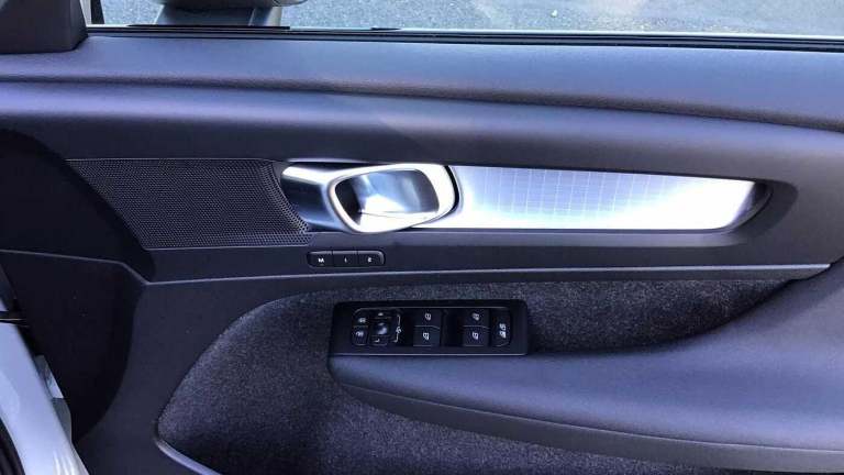 2025 Volvo XC40 Plus, B4 Mild hybrid, Petrol, Dark ESTATE Petrol/Electric Hybrid Automatic