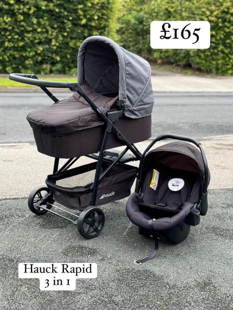 Hauck RAPID4x travel system pram pushchair with car seat black grey unused with raincover to 25kg 