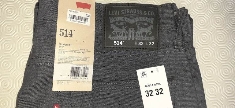 MENS LEVIs JEANS