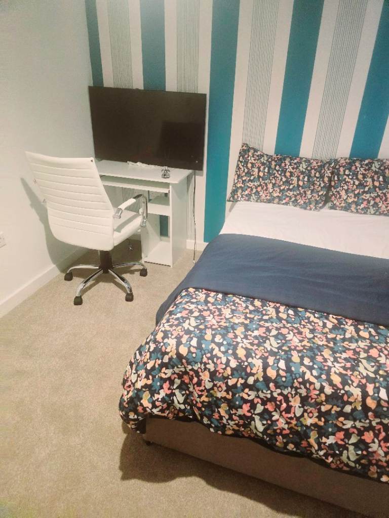 Double Room To Let