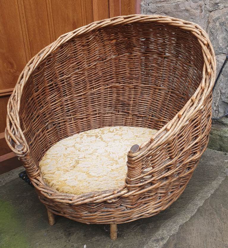 Vintage Wicker Pet Basket Dog Cat Bed