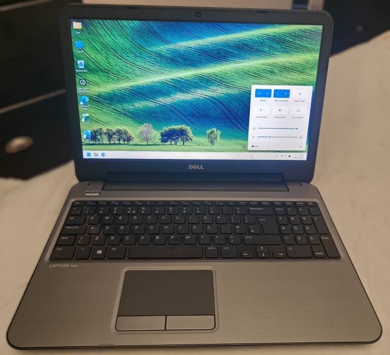 DELL Inspiron 3540 15.6-inch i3 16GB 240GB SSD Windows 11 Pro Laptop Good condition