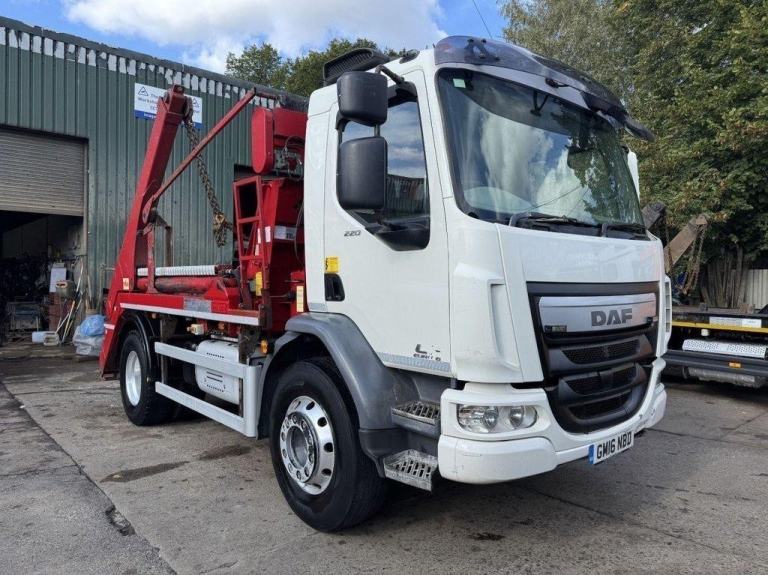 2016 DAF LF-220 SKIP LOADER