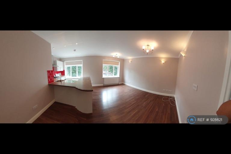 3 bedroom flat in Rayners Lane, Pinner, HA5 (3 bed) (#928621)