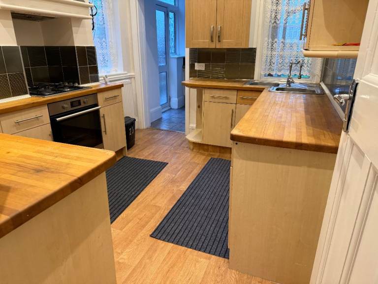 4 BEDROOM SEMIDETACHED HOUSE PARTLY FURNISHED IN HARROW ON THE HILL NEAR TESCO .