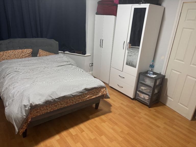 Master bedroom available immediately 