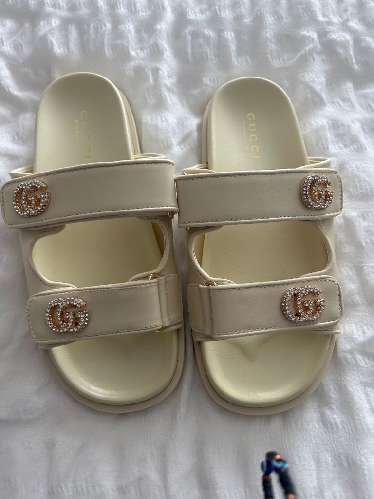 Ladies Gucci sandals 