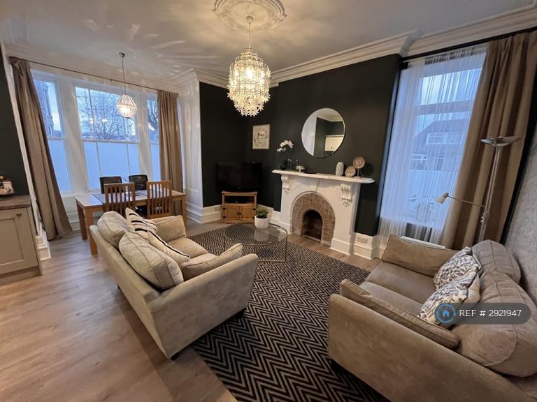 2 bedroom flat in Bonnymuir Place, Aberdeen, AB15 (2 bed) (#2921947)