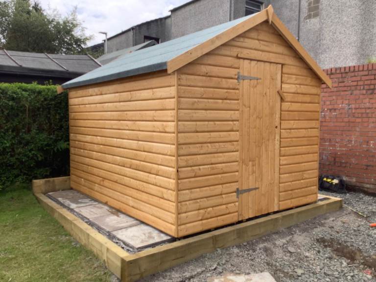 ONLY 1 LEFT! 10X8 Apex 20mm Log REDUCED AND FREE MORTICE LOCK