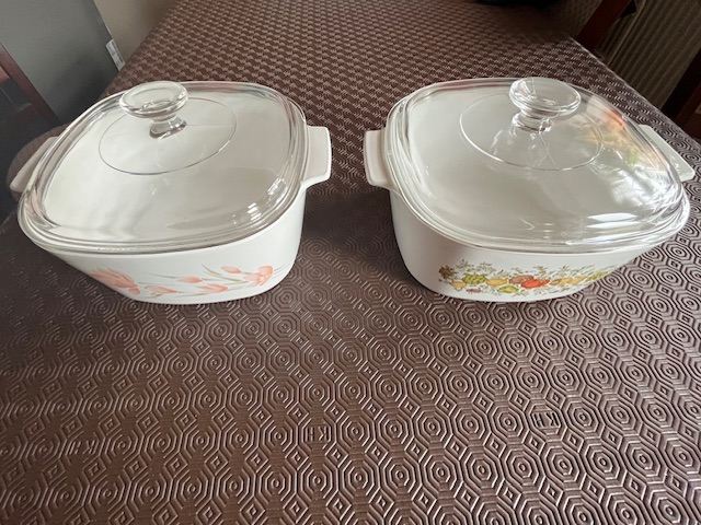 CLASSIC CORNING WARE COOKWARE 3 LITRE CASSEROLE w/PYREX LID - QUANTITY 2 - EXCELLENT CONDITION!