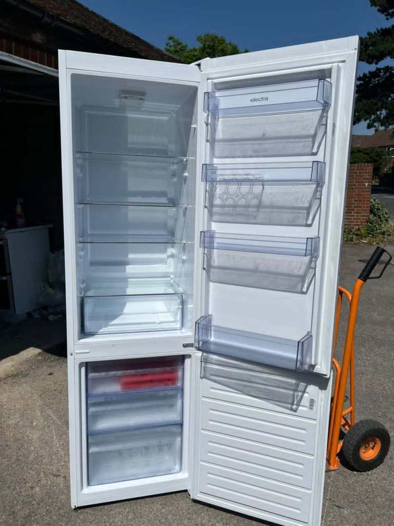 Electra Fridge Freezer – Like New 💰 £180