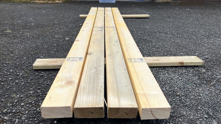 C24, 95mm x 45mm x 2400mm (4 quantity) timber 