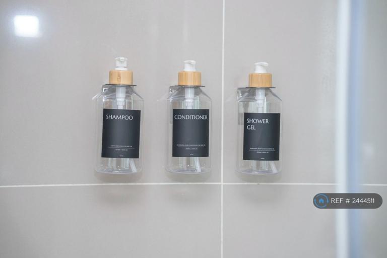 1 bedroom flat in Ability Place, London, E14 (1 bed) (#2444511)