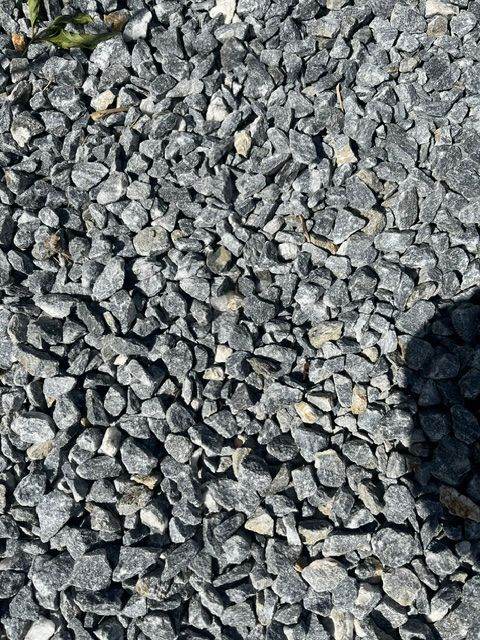 GREY GRAVEL CHIPPINGS