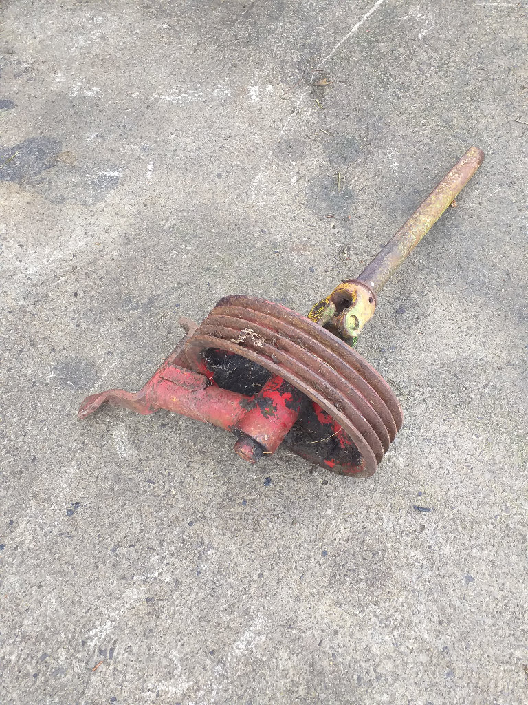 Tarrup side mount forage harvester pulley