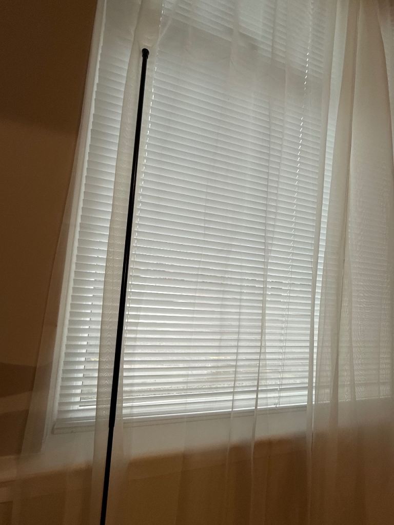 extendable tension rod for viole/curtain with viole included