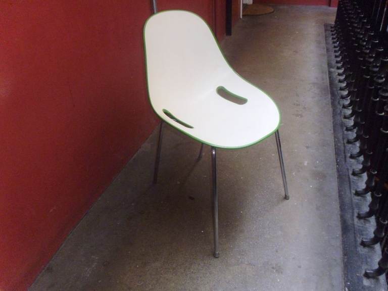 GREEN / WHITE CHAIR,IDEAL FOR HIBS FAN