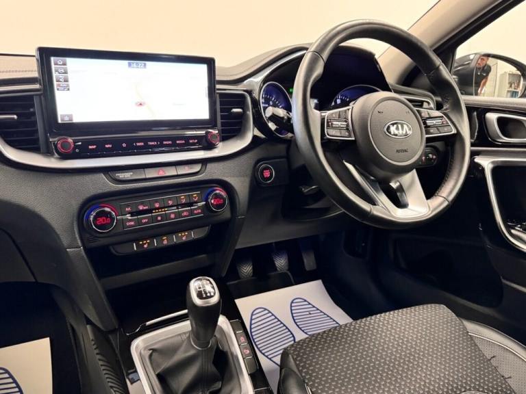 2020 Kia XCeed 1.4 T-GDi 3 FIVE DOOR 140 BHP + SAT NAV + REAR CAMERA + HEATED SEATS HATCHBACK Pet...