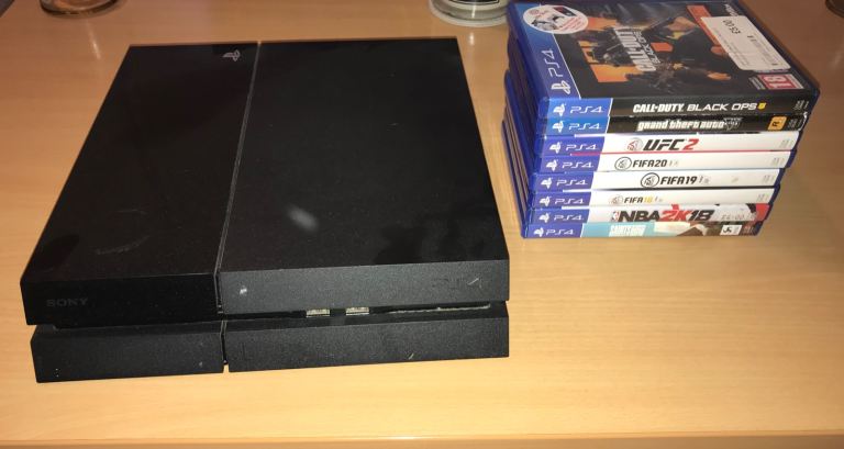 Ps4 for sale with 8 games and all cables and 1x controller 