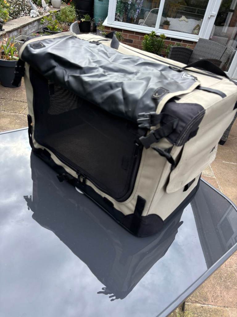 Pet Carrier by Maelson