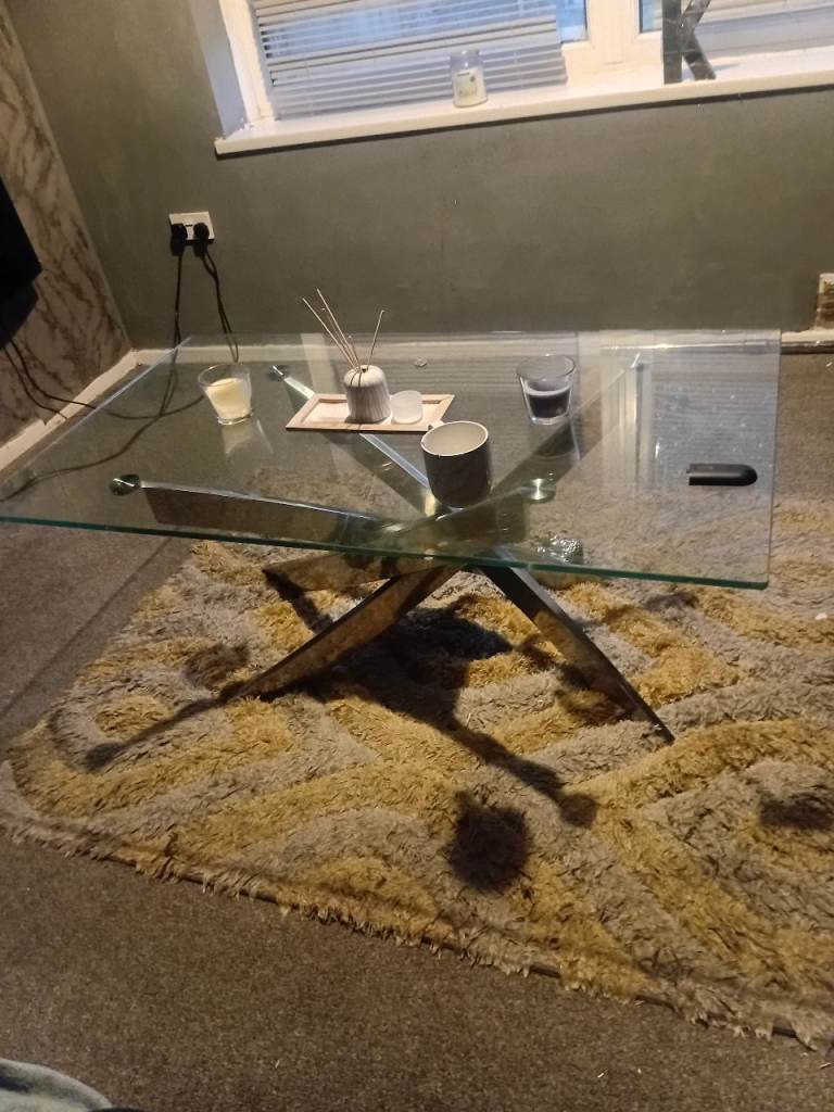 Glass coffee table 
