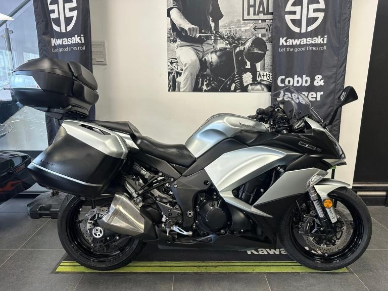 KAWASAKI Z1000SX-SERVICE HISTORY-PANNIERS-TOP BOX