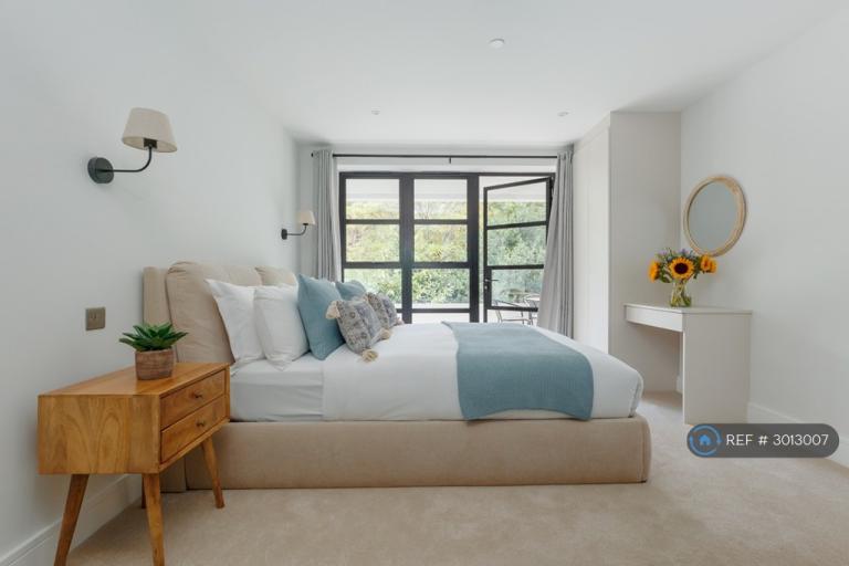 2 bedroom flat in Shore Walk, Bournemouth, BH4 (2 bed) (#3013007)