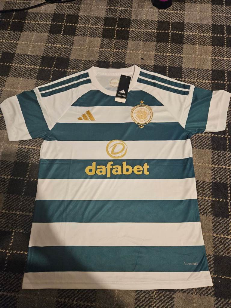 Bnwt new Celtic home strip