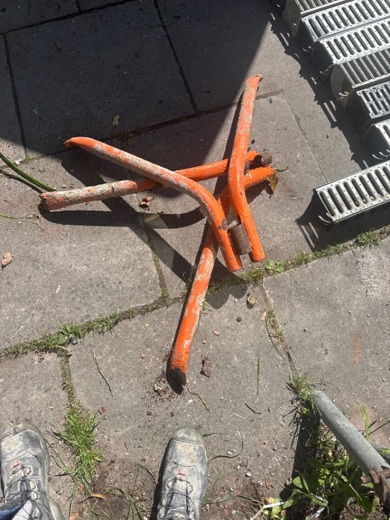 Legs for bell cement mixer 