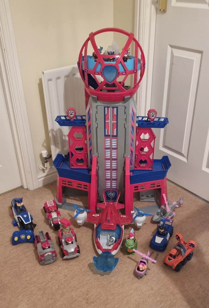 Ultimate Paw Patrol Tower & Extras